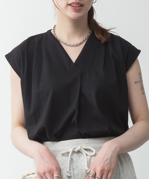 RCD(アールシーディー)の「ブラウス風タックスキッパー フレンチ袖Tシャツ(Tシャツ/カットソー・レディース・ブラック/グレイッシュベージュ/チャコールグレー/ホワイト・LL~3L/4L~5L/M-L)」の10枚目の写真