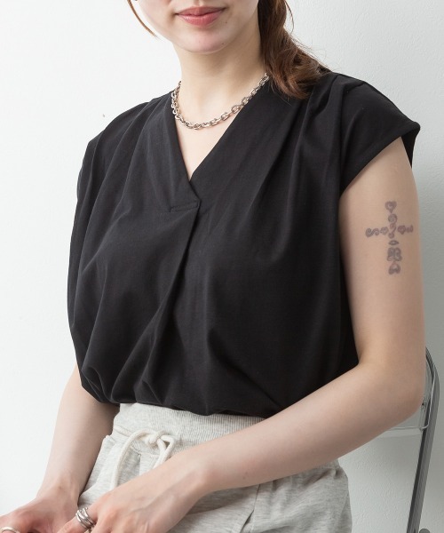 RCD(アールシーディー)の「ブラウス風タックスキッパー フレンチ袖Tシャツ(Tシャツ/カットソー・レディース・ブラック/グレイッシュベージュ/チャコールグレー/ホワイト・LL~3L/4L~5L/M-L)」の11枚目の写真