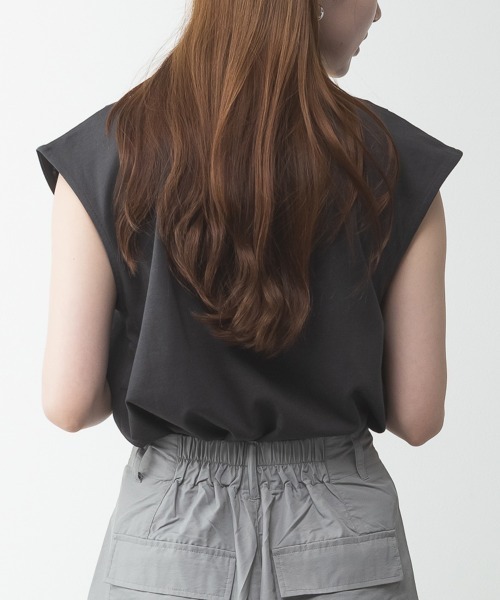 RCD(アールシーディー)の「ブラウス風タックスキッパー フレンチ袖Tシャツ(Tシャツ/カットソー・レディース・ブラック/グレイッシュベージュ/チャコールグレー/ホワイト・LL~3L/4L~5L/M-L)」の16枚目の写真