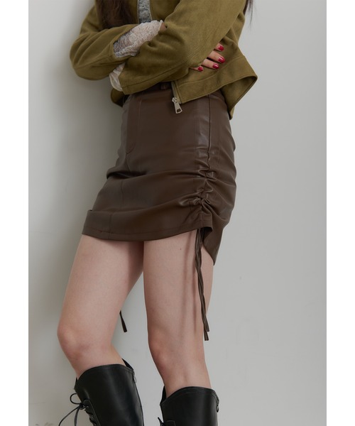 SEN TOKYO(セントーキョー)の「サイドギャザー レザーミニスカート(スカート・レディース・ブラウン/ブラック/アイボリー・SMALL/MEDIUM)」の2枚目の写真