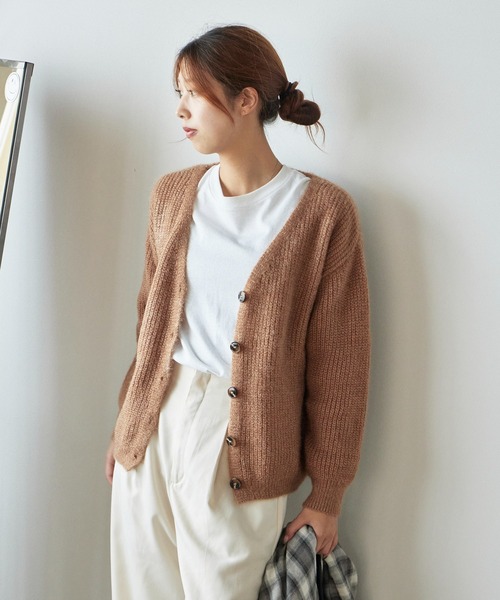 AO2（アオズ）の「V-neck loose knit cardigan / Vネック ルーズニットカーデガン（ニット/セーター・レディース・ブルー/ホワイト/レッド/ブラウン/グレー/パープル/ブラック・FREE）」の4枚目の写真