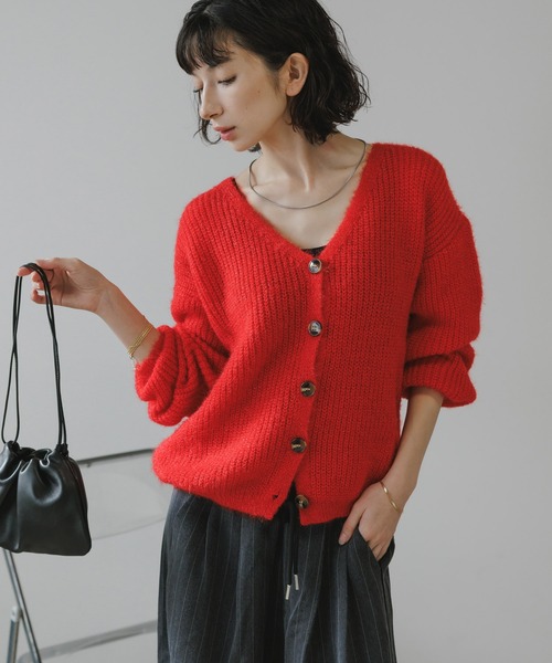 AO2（アオズ）の「V-neck loose knit cardigan / Vネック ルーズニットカーデガン（ニット/セーター・レディース・ブルー/ホワイト/レッド/ブラウン/グレー/パープル/ブラック・FREE）」の7枚目の写真