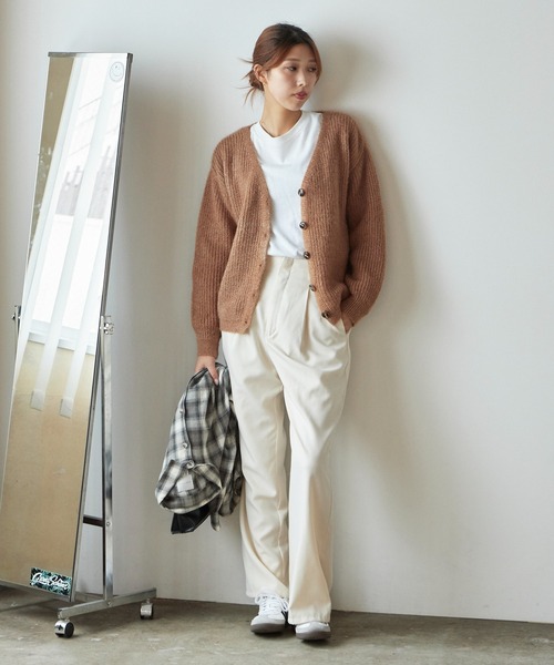 AO2（アオズ）の「V-neck loose knit cardigan / Vネック ルーズニットカーデガン（ニット/セーター・レディース・ブルー/ホワイト/レッド/ブラウン/グレー/パープル/ブラック・FREE）」の19枚目の写真