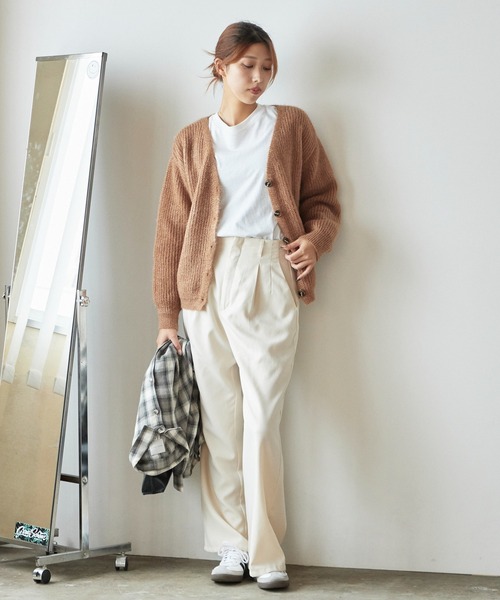 AO2（アオズ）の「V-neck loose knit cardigan / Vネック ルーズニットカーデガン（ニット/セーター・レディース・ブルー/ホワイト/レッド/ブラウン/グレー/パープル/ブラック・FREE）」の20枚目の写真