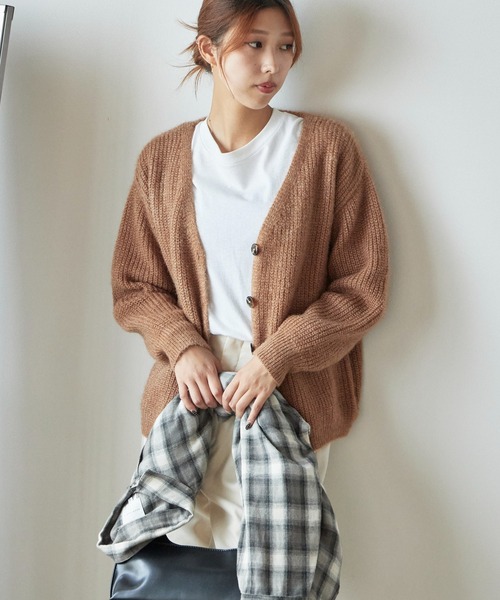 AO2（アオズ）の「V-neck loose knit cardigan / Vネック ルーズニットカーデガン（ニット/セーター・レディース・ブルー/ホワイト/レッド/ブラウン/グレー/パープル/ブラック・FREE）」の15枚目の写真