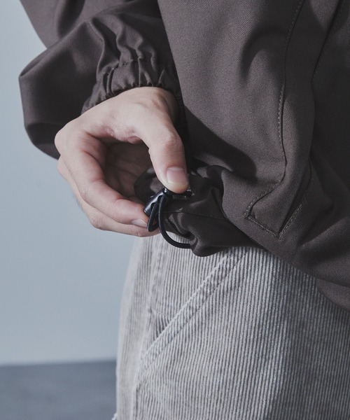 SLICK(スリック)の「【SLICK/スリック】T/R Gabardine Stretch Coach Jacket/TRギャバジンストレッチコーチジャケット/セットアップ(ブルゾン・メンズ・ブラック/チャコールグレー/ブラウン・3/1/2)」の4枚目の写真