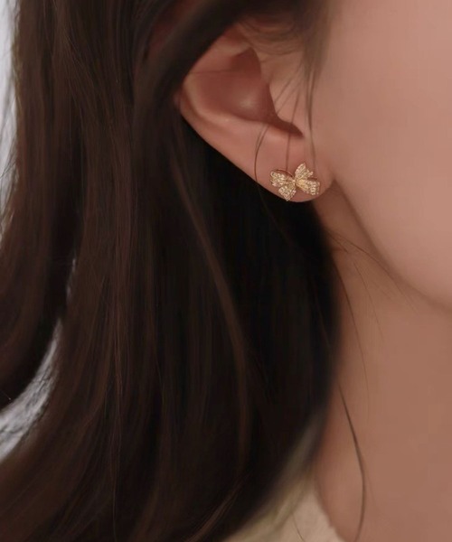 yu-ka(ユーカ)の「YU-KA:ジルコニアリボンイヤリング zirconia ribbon earring(イヤリング・レディース・ゴールド・FREE)」の1枚目の写真