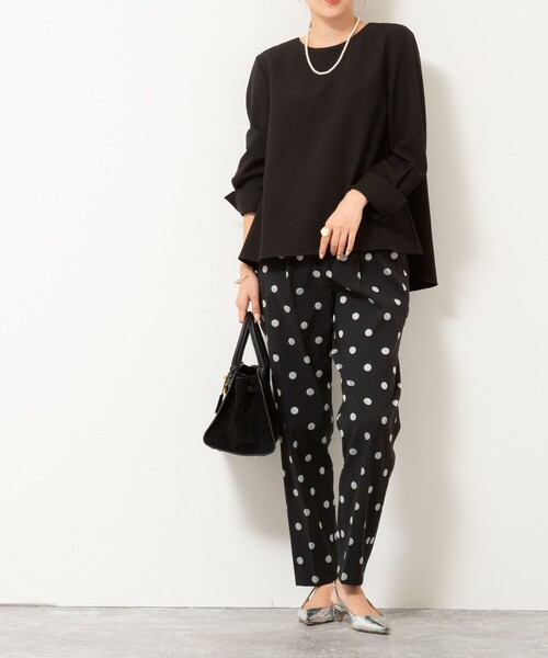 NOLLEY’S（ノーリーズ）の「《セットアップ対応》ウォッシャブルストレッチギャババックフレアブラウス（シャツ/ブラウス・レディース・ブラック/ベージュ・38）」の6枚目の写真