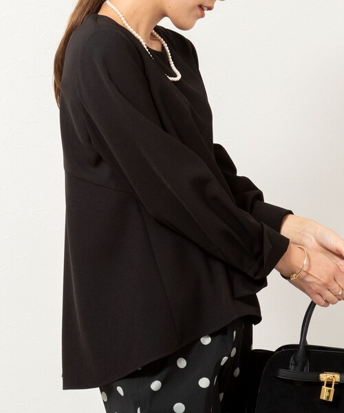 NOLLEY’S（ノーリーズ）の「《セットアップ対応》ウォッシャブルストレッチギャババックフレアブラウス（シャツ/ブラウス・レディース・ブラック/ベージュ・38）」の10枚目の写真