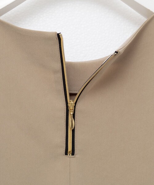 NOLLEY’S（ノーリーズ）の「《セットアップ対応》ウォッシャブルストレッチギャババックフレアブラウス（シャツ/ブラウス・レディース・ブラック/ベージュ・38）」の19枚目の写真