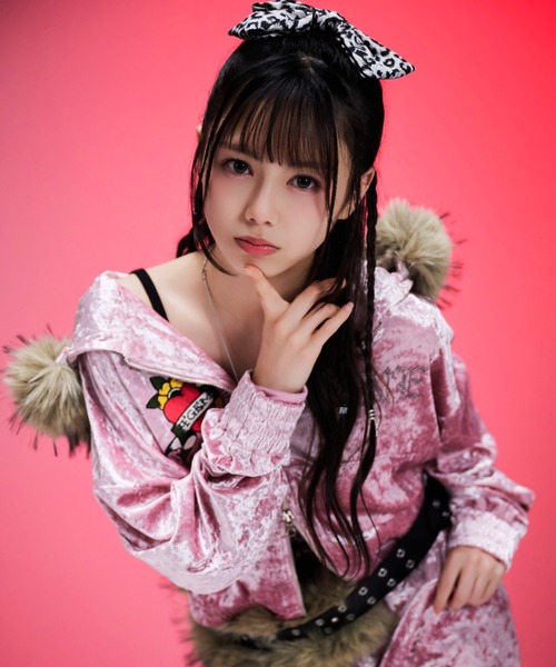 A'GEM9(エージェムナイン)の「A'GEM/9 × .kom 『A'GEM/9/エージェムナイン』 Ed Hardy ベロアフーディパーカー(パーカー・レディース・ピンク/ブラック・L/M)」の6枚目の写真