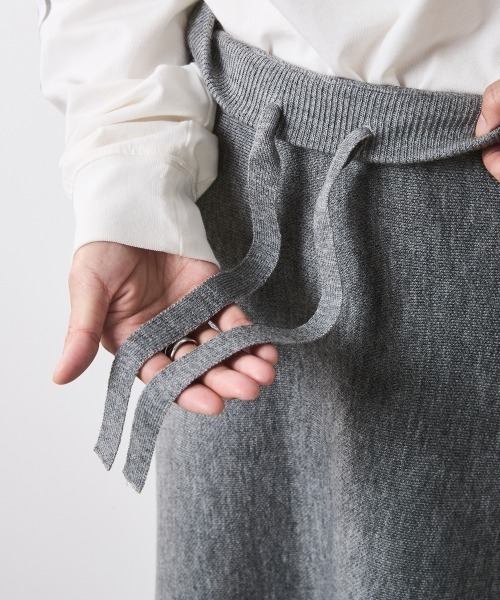 CHIC STYLE（シックスタイル）の「ニットナローマキシスカート＜大きいサイズ有＞シックスタイル（スカート・レディース・ボルドー/グレー/ブラック/アイボリー・L/M/3L/LL/5L/4L）」の16枚目の写真