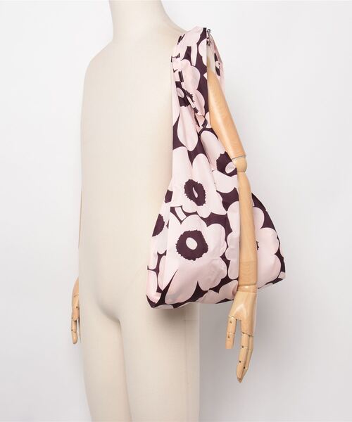 marimekko（マリメッコ）の「【ASIA　EXCLUSIVE】 Unikko / Ae Smartbag（エコバッグ/サブバッグ・レディース・ブラウン/ライトピンク・FREE）」の12枚目の写真