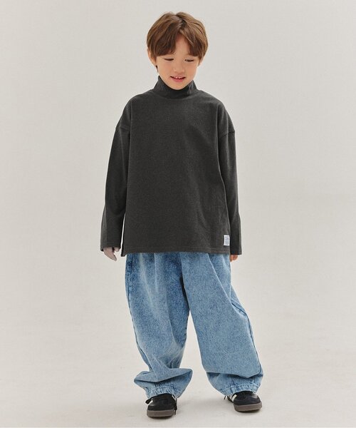 BREEZE（ブリーズ）の「【WEB限定/ジュニア対応】 やわらか起毛ハイネックロンT（Tシャツ/カットソー・キッズ・レッド/チャコール/オフホワイト・90/100/110/120/130/140/150）」の4枚目の写真