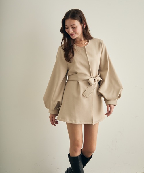 Lunea（ルネア）の「ボリュームスリーブノーカラージャケット（ノーカラージャケット・レディース・ブラック/ベージュ・FREE）」の5枚目の写真