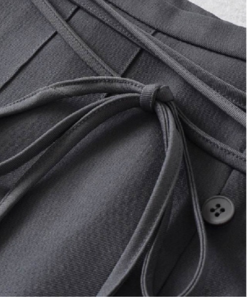 LA POMME petit(ラポミ・プチ)の「Pleats Side Slit Skirt(スカート・レディース・グレー/ブラック/ホワイト・SMALL/MEDIUM/LARGE)」の5枚目の写真