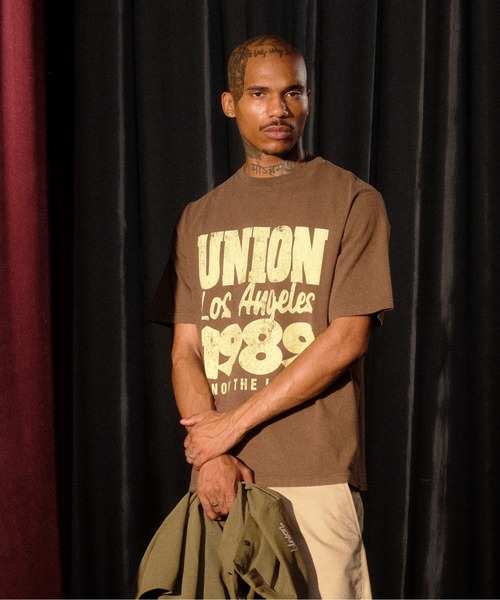 UNION(UNION TOKYO)(ユニオン)の「UNION TOKYO EIGHTEY-NINE TEE ユニオントーキョー(Tシャツ/カットソー・メンズ・ブラウン/ブラック・L/M/XL/XXL/S)」の2枚目の写真