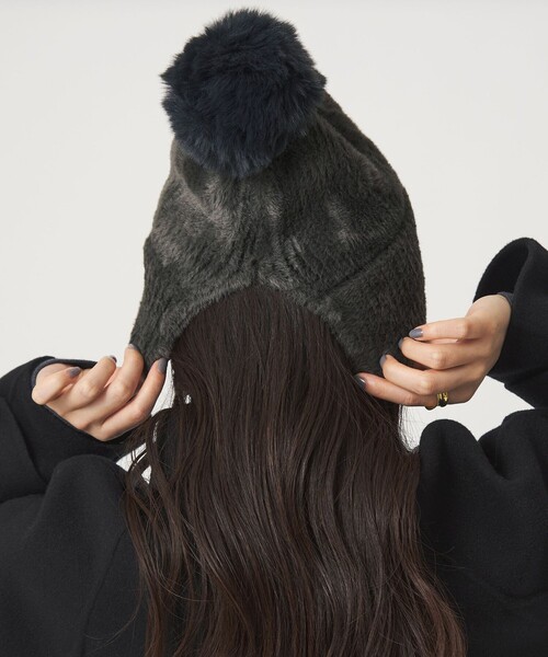 green label relaxing(グリーンレーベルリラクシング)の「ニットシャギー ポンポンキャップ / ニットキャップ(ニットキャップ/ビーニー・レディース・オフホワイト/ダークグレー/ブラック・FREE)」の22枚目の写真