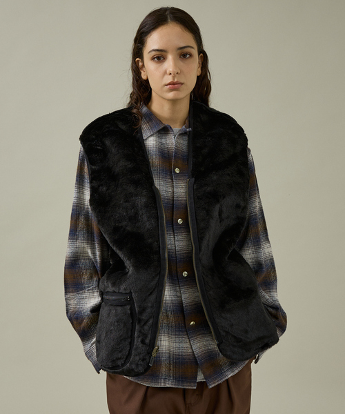 Barbour(バブアー)の「【BARBOUR / バブアー】リバーシブルファーベスト / ライナーベスト(ブルゾン・メンズ・ブラック/セージグリーン/ダークベージュ・42/44/46)」の15枚目の写真