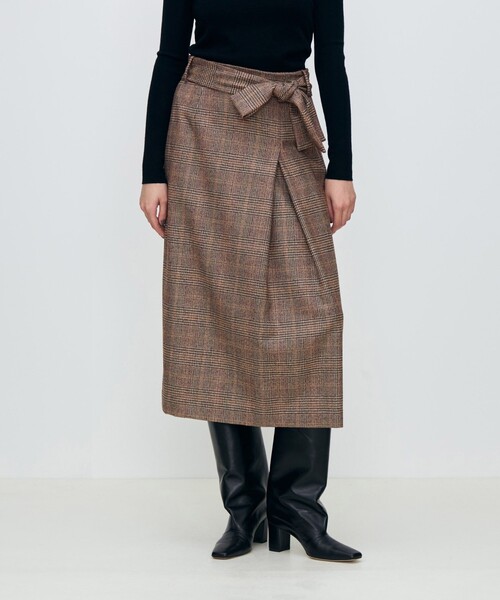 TOMORROWLAND collection（トゥモローランドコレクション）の「シックバーガンディー アシンメトリータックスカート（スカート・レディース・ブラウン系その他・34/36）」の9枚目の写真