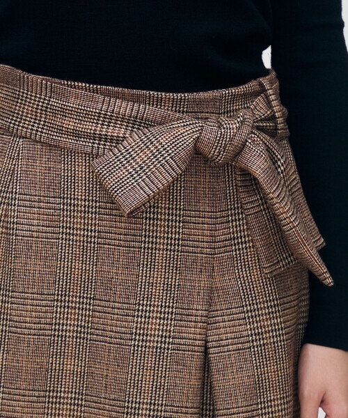 TOMORROWLAND collection（トゥモローランドコレクション）の「シックバーガンディー アシンメトリータックスカート（スカート・レディース・ブラウン系その他・34/36）」の2枚目の写真