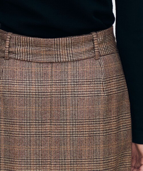 TOMORROWLAND collection（トゥモローランドコレクション）の「シックバーガンディー アシンメトリータックスカート（スカート・レディース・ブラウン系その他・34/36）」の3枚目の写真