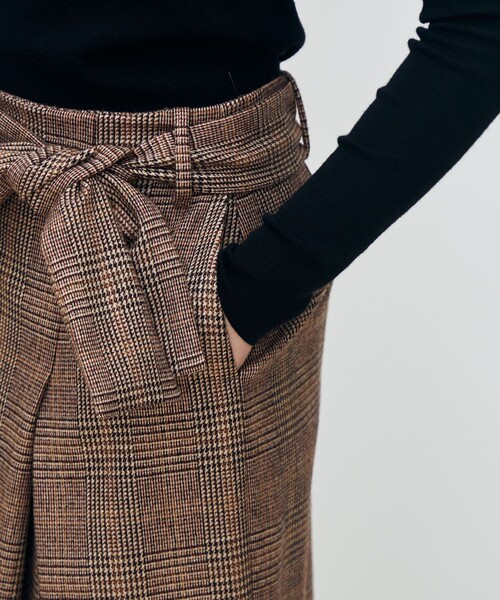 TOMORROWLAND collection（トゥモローランドコレクション）の「シックバーガンディー アシンメトリータックスカート（スカート・レディース・ブラウン系その他・34/36）」の4枚目の写真