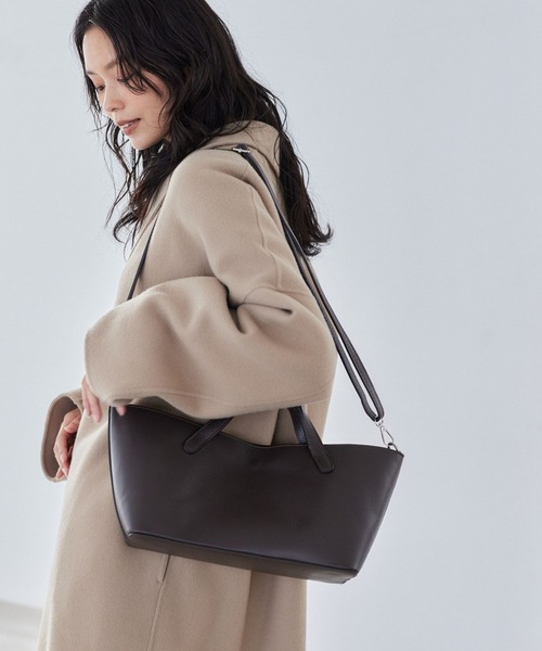 AULENTTI(オウレンティ)の「BARNYARDSTORM / 【AULENTTI(オウレンティ)】ワイドショルダーバッグ(ショルダーバッグ・レディース・ダークブラウン/ベージュ・FREE)」の2枚目の写真