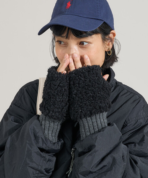 FREAK'S STORE(フリークスストア)の「ボア手袋/ボアフリース(手袋・レディース・ベージュ/チャコールグレー・ONE SIZE)」の2枚目の写真
