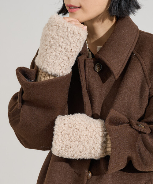 FREAK'S STORE(フリークスストア)の「ボア手袋/ボアフリース(手袋・レディース・ベージュ/チャコールグレー・ONE SIZE)」の3枚目の写真