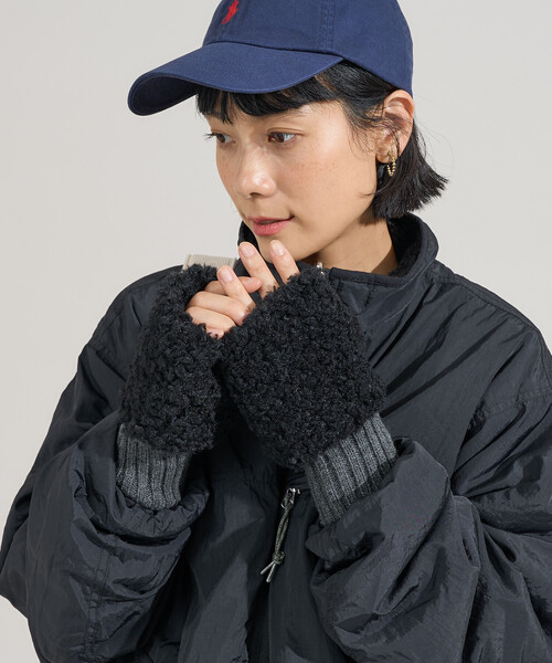 FREAK'S STORE(フリークスストア)の「ボア手袋/ボアフリース(手袋・レディース・ベージュ/チャコールグレー・ONE SIZE)」の8枚目の写真