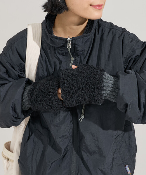 FREAK'S STORE(フリークスストア)の「ボア手袋/ボアフリース(手袋・レディース・ベージュ/チャコールグレー・ONE SIZE)」の11枚目の写真