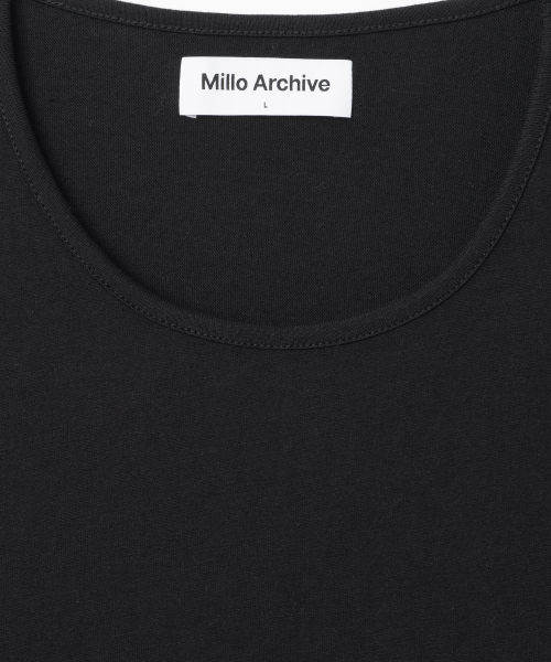 Millo Archive（ミロ アーカイブ）の「ソフトUネックセミオーバーフィットTシャツ[ブラック]（Tシャツ/カットソー・メンズ・その他・LARGE/X-LARGE/MEDIUM/SMALL）」の2枚目の写真