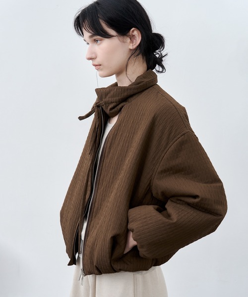 tageechita(タジチタ)の「【tageechita】バルーンシルエットリボン付きショートキルティングジャケット(ブルゾン・レディース・ブラウン/アイボリー・S/M)」の5枚目の写真