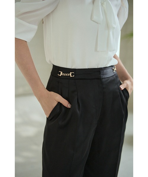 Estella.K(エステラケー)の「Ciara Satin Pants サイドチェーンロングパンツ(その他パンツ・レディース・モーブ系/ブラック/ベージュ・SMALL/MEDIUM)」の8枚目の写真