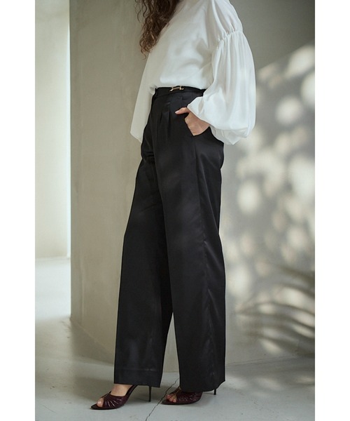 Estella.K(エステラケー)の「Ciara Satin Pants サイドチェーンロングパンツ(その他パンツ・レディース・モーブ系/ブラック/ベージュ・SMALL/MEDIUM)」の9枚目の写真