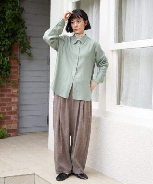 LBC（エルビーシー）の「綿レーヨンメタルボタンシャツ（シャツ/ブラウス・レディース・ホワイト/チャコール/ミント・L/M）」の4枚目の写真