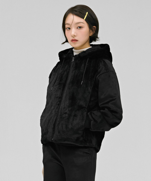 CHASECULT（チェイスカルト）の「女性ミンクフードベスト-ブラック（ベスト・レディース・ブラック・90/85）」の2枚目の写真