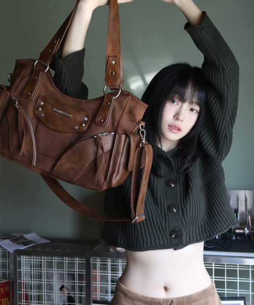IUGAMAKARAS（イウガマカラス）の「Studded Suede Shoulder Bag (Brown