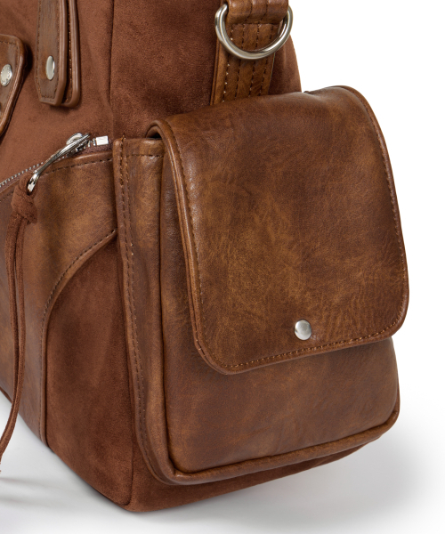 IUGAMAKARAS（イウガマカラス）の「Studded Suede Shoulder Bag (Brown