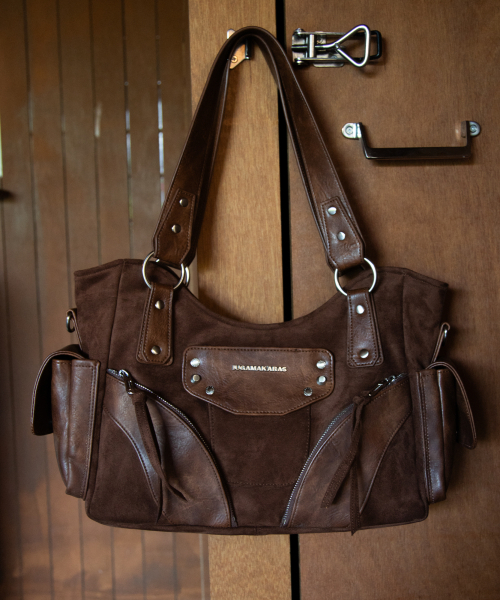 IUGAMAKARAS（イウガマカラス）の「Studded Suede Shoulder Bag (Brown