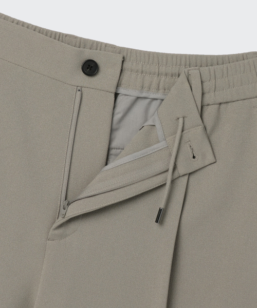 MUSINSA STANDARD（ムシンサスタンダード）の「クレープワンタックワイドバンディングショーツ[カーキグレー]（その他パンツ・メンズ・その他・40/38/42/36/34/32/30/26/28）」の3枚目の写真