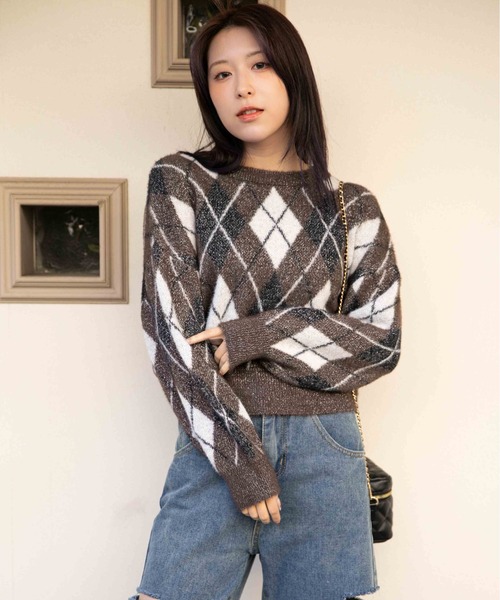 GORGE(ゴージ)の「《アーガイル×ラメMIX》レディース シャギーニット ラメ入り ニットトップス ふんわり 短丈 秋冬(ニット/セーター・レディース・アイボリー/ブラック/ブラウン・F)」の4枚目の写真