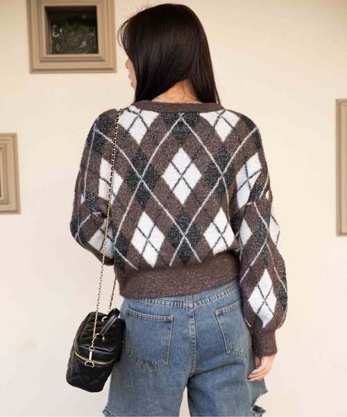GORGE(ゴージ)の「《アーガイル×ラメMIX》レディース シャギーニット ラメ入り ニットトップス ふんわり 短丈 秋冬(ニット/セーター・レディース・アイボリー/ブラック/ブラウン・F)」の6枚目の写真