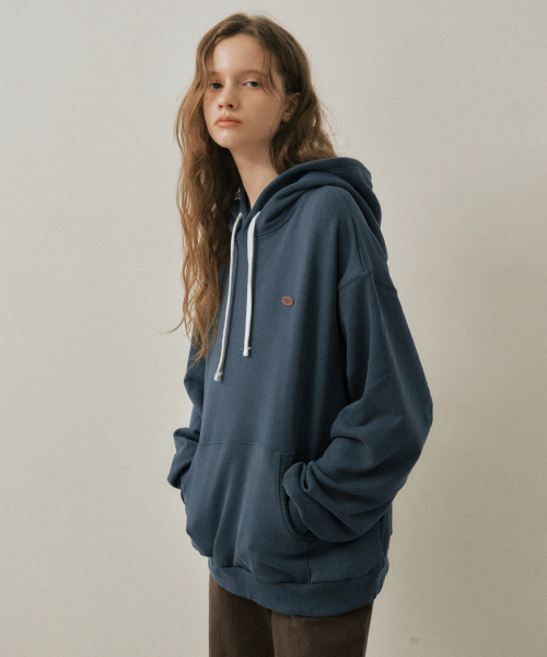 WEDNESDAYOASISFORWOMEN（ウェンズデー オアシス フォー ウーマン）の「W/アッシュピグメントフードスウェットシャツ_NAVY(W25-TP34)（パーカー・レディース・ネイビー・MEDIUM/LARGE）」の2枚目の写真