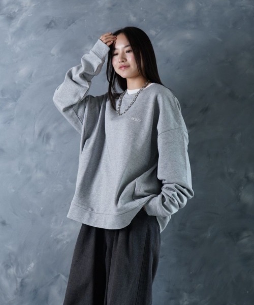 NOIZY（ノイジー）の「No Game Over Sweat/Threads NOIZY Logo Sweat / 裏毛 ワンポイント 刺繍 クルーネック プリント スウェット 長袖（スウェット・メンズ・Black/ブラック系その他/グレー系その他/グレー・LARGE/MEDIUM）」の2枚目の写真