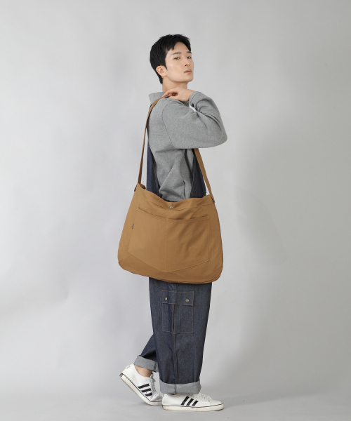 SAINTCREW(セントクルー)の「ラウンドボリュームペンタゴンポケットクロスバッグ RVP-150 キャメル(メッセンジャーバッグ・メンズ・その他・フリー)」の7枚目の写真