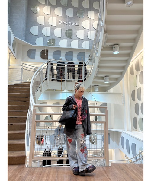 Desigual(デシグアル)の「ミッキー&ミニー グラフィック ハートTシャツ ディズニー(Tシャツ/カットソー・レディース・レッド/ホワイト・S/M/L/XL/XS)」の22枚目の写真