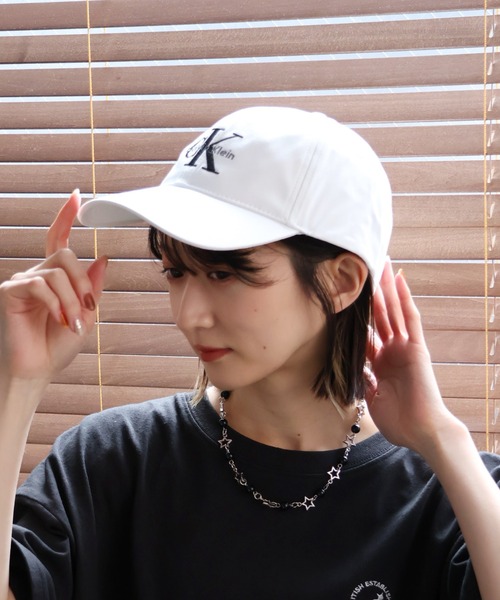 Calvin Klein（カルバン・クライン）の「【Calvin Klein/カルバンクライン】MONOGRAM EMBROIDERY BASEBALL CAP/モノグラム エンブロイダリー ベースボールキャップ（キャップ・メンズ・ホワイト/ブラック/ライトカーキ・ONE SIZE）」の14枚目の写真