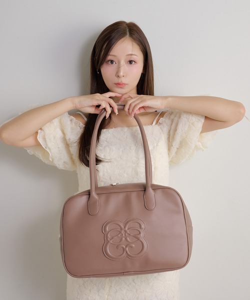 Seemi. byNICECLAUP( シーミーバイナイスクラップ)の「【Seemi.】キャリーオン可能/エンボススクエアボストン(ボストンバッグ・レディース・グレイッシュベージュ/カーキ/モカ・FREE)」の22枚目の写真
